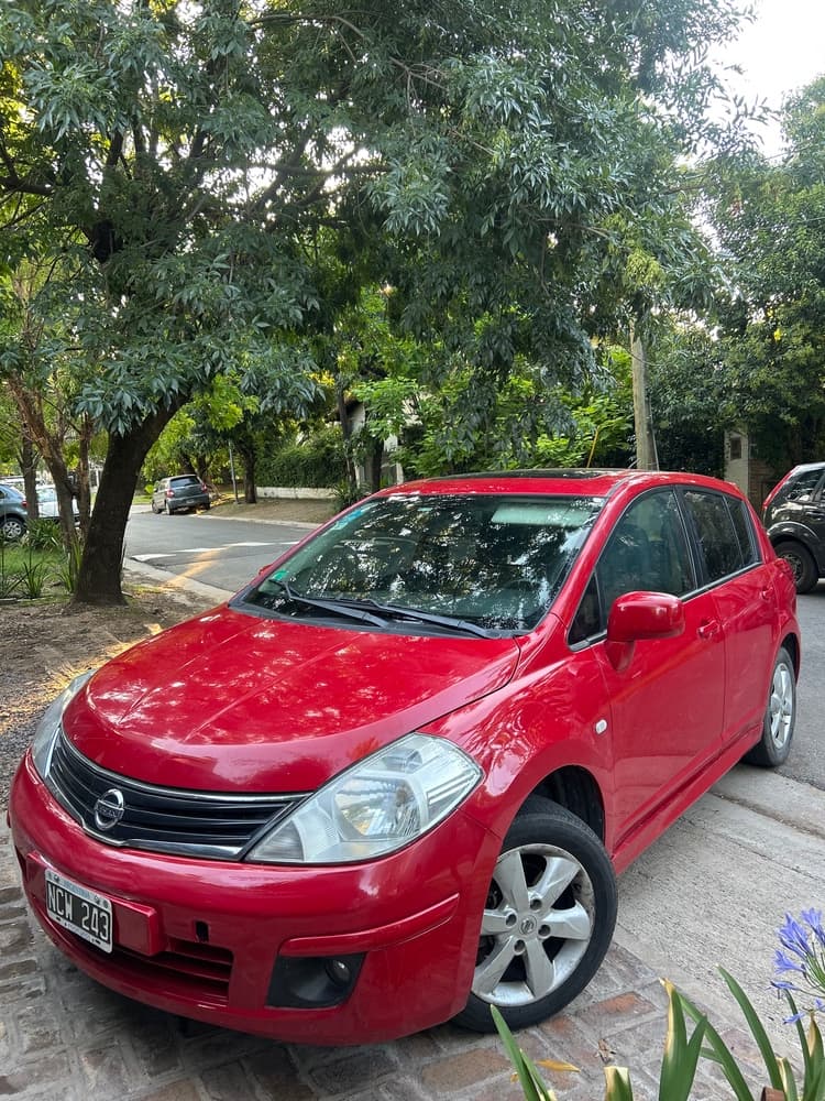 Nissan Tiida 1.8 tekna 6p